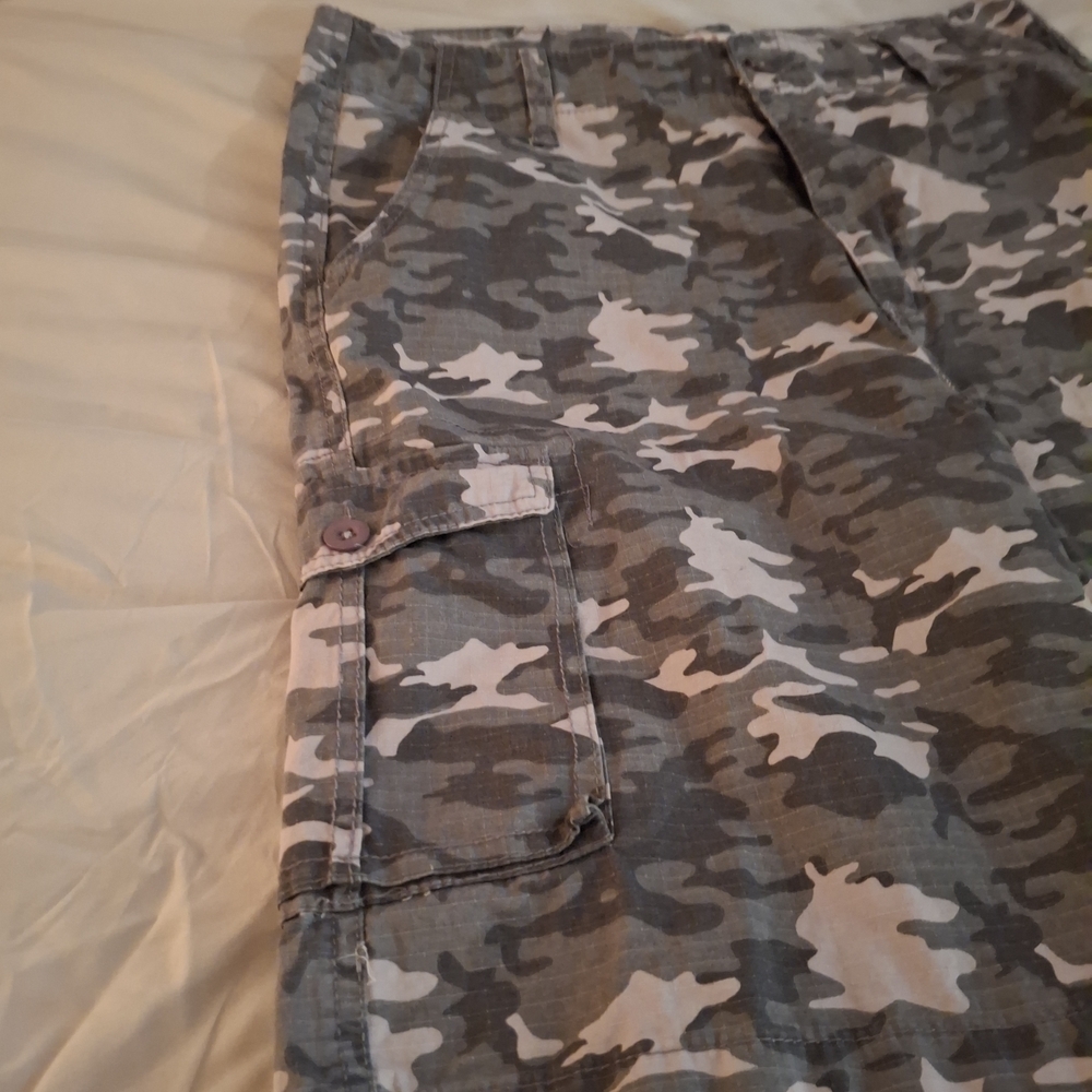 G & M Men's Camouflage Cargo Shorts - Picture 4 of 10